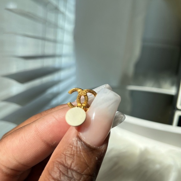 EUC~ CHANEL Vintage Clip-on Pearl Drop Earrings w/ COA 😍 - Picture 5 of 12